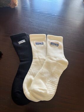 NWOT Patagonia Black and White Crew Socks - 3 Pack